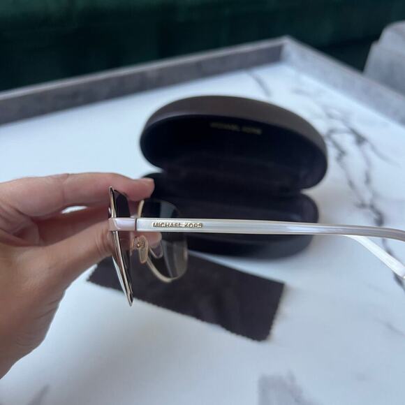 Michael Kors Tristan Aviator Sunglasses M2474S with Case - Picture 3 of 9